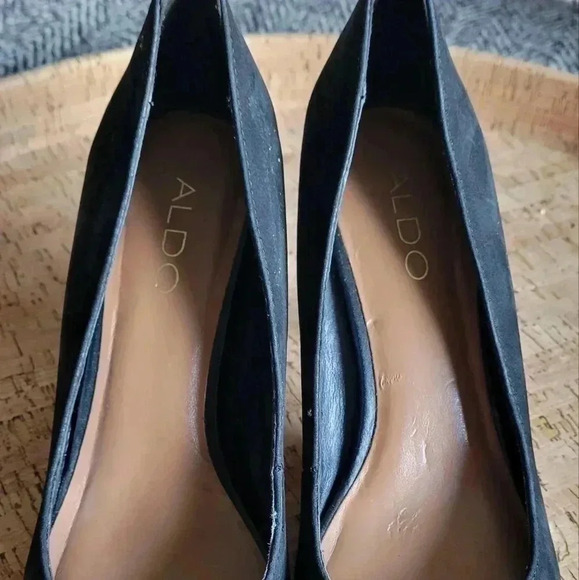 SOLD Aldo Black Mid Heel Suede Gold Stud Back shoes size 6 - Picture 3 of 4